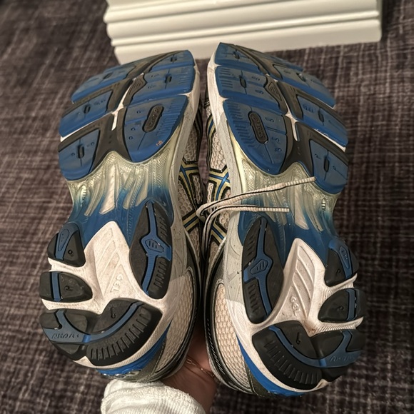 ASICS men’s running shoe - size 10.5 - Picture 5 of 6